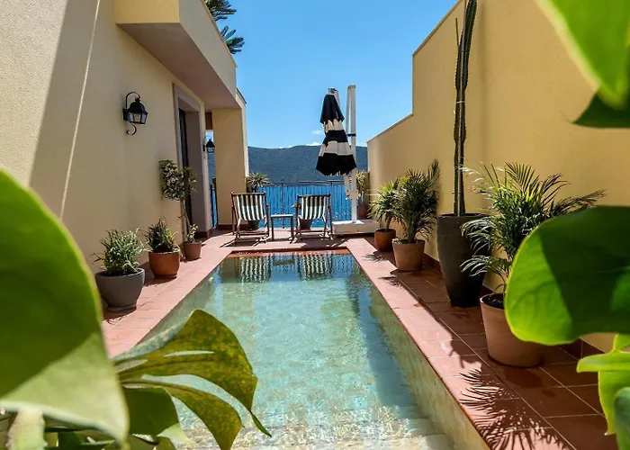 Pool Suite