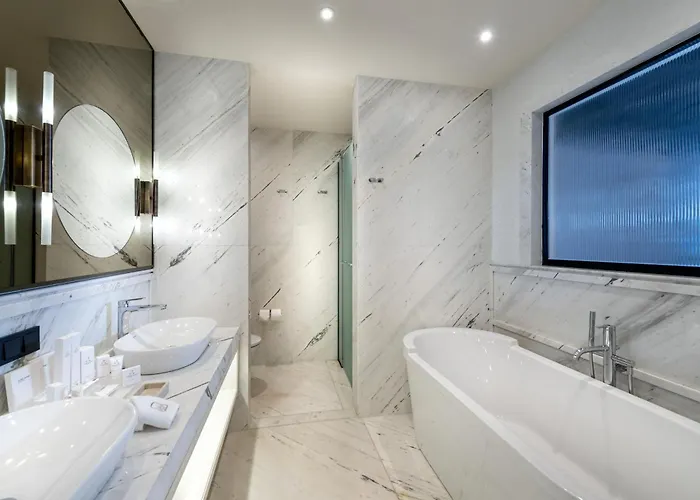 Deluxe Beachfront King Room