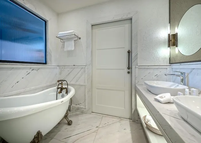 One-Bedroom Beachfront Suite