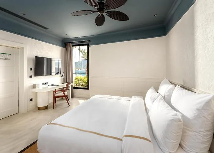 One-Bedroom Beachfront Suite