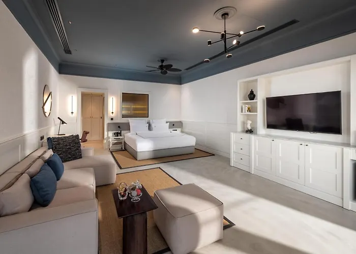 Deluxe Beachfront King Room