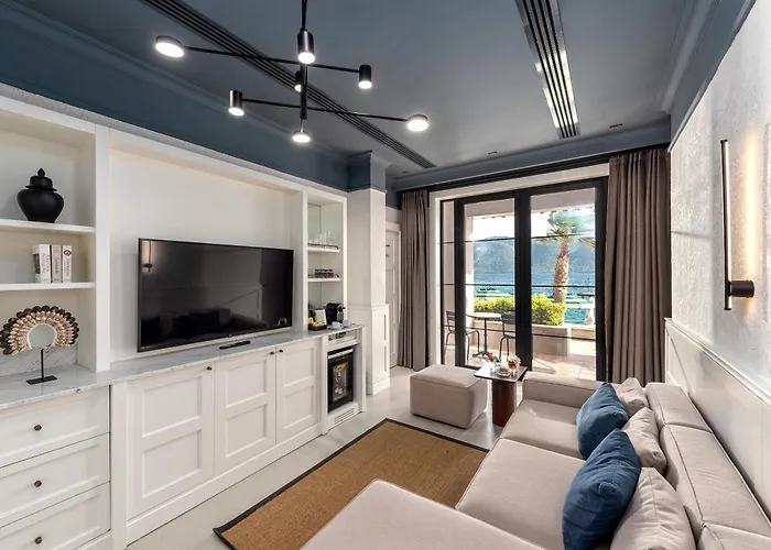 One-Bedroom Beachfront Suite